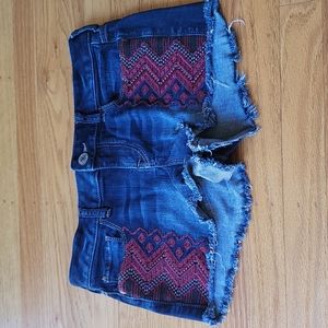 Embroidered Pocket Short Denim Shorts